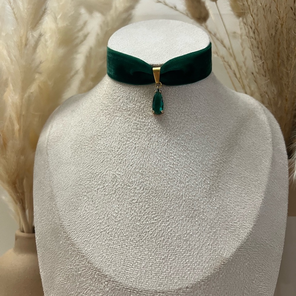 Glam Princess Pendant Choker: Handmade Elegant Velvet Choker - Picture 12 of 15